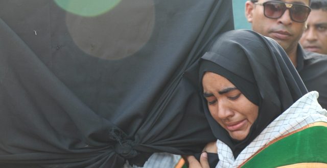 مراسم تشییع پیکر دانش آموزان هرمزی (تصویر)