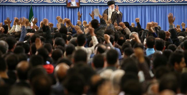 رهبر معظم انقلاب اسلامی در دیدار هزاران نفر از کارگران و کارآفرینان: دوران بزن در رو گذشته است پای امریکایی‌ها از منطقه قطع خواهد شد