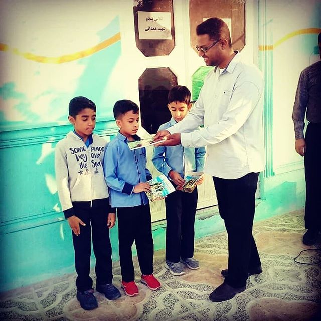 جمعی از دانش آموزان شرکت کننده در کلاس قرآنی موسسه پیامبرا اعظم(ص) قشم تجلیل شدند